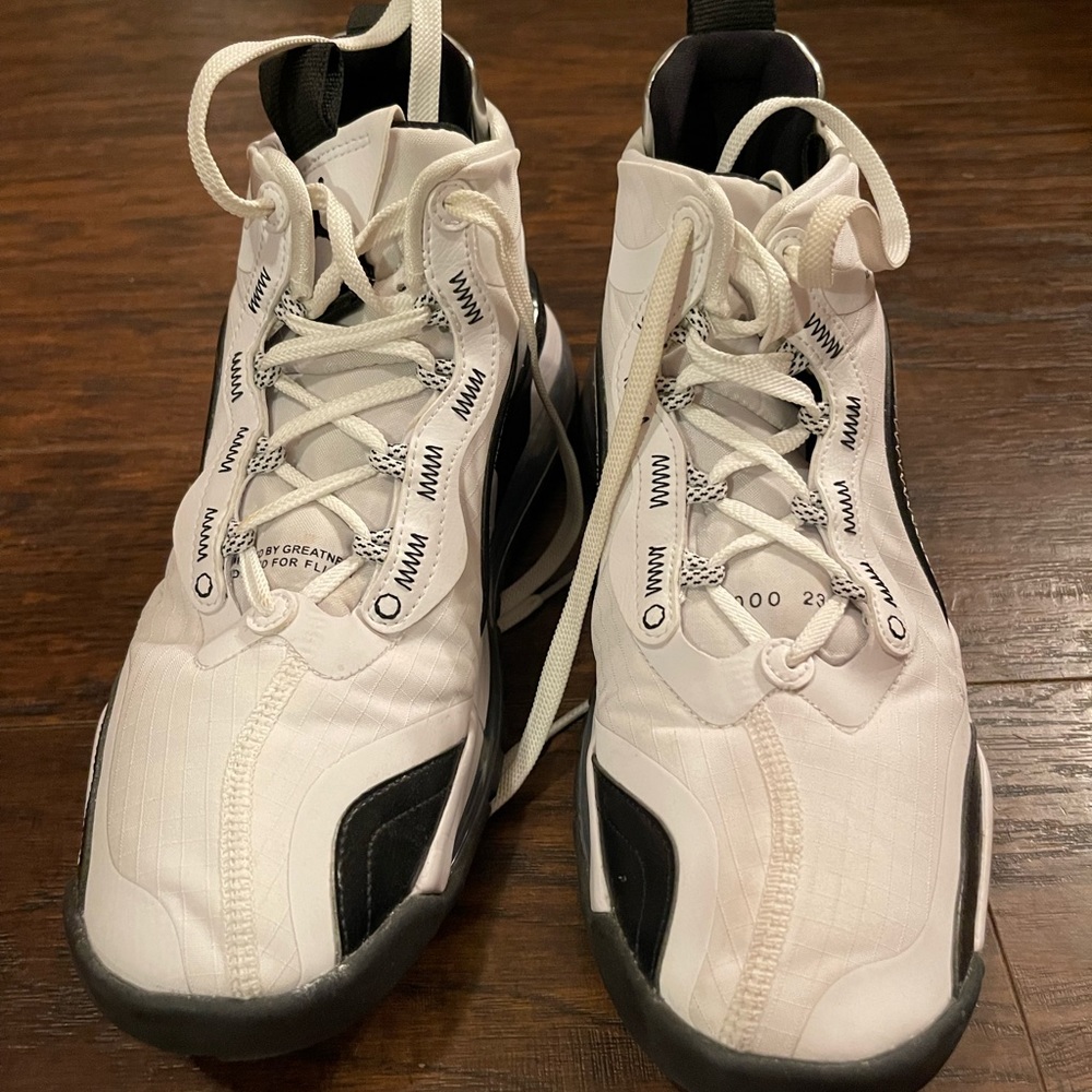 Air Jordan aerospace 720 black and white